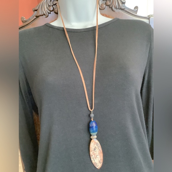 Jewelry - 🥳🎉Host Pick 🎉🥳Unique brown and blue leather necklace. Excellent condition